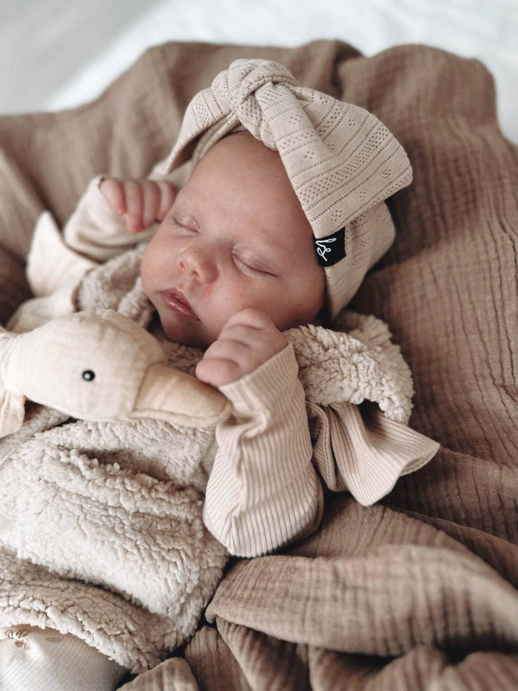 Babystyling romper met ruches sand