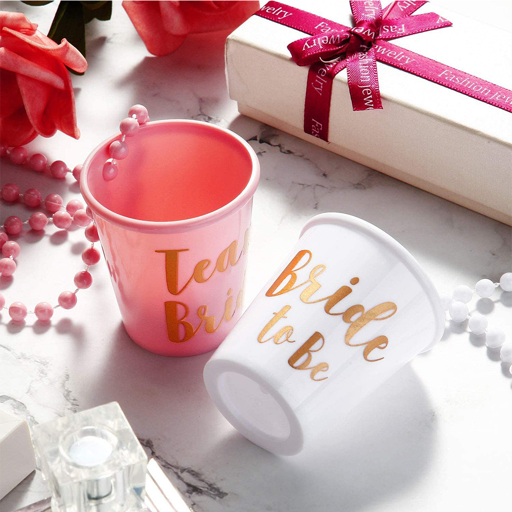 (12er Set) Mehrweg Shot Becher mit Kette Junggesellinnenabschied Bride to Be Party Deko - Rosa / Weiss