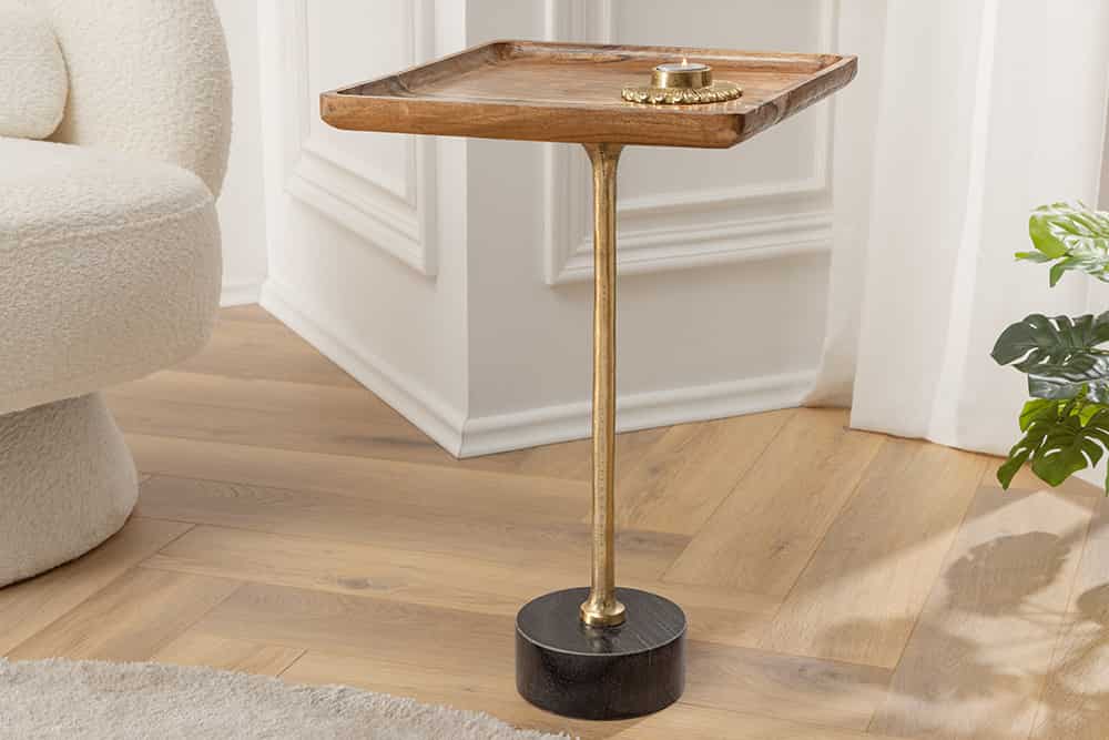 Design Beistelltisch TRAYFUL 55cm natur Akazie Massivholz schwarzer Marmorfuß gold Metall