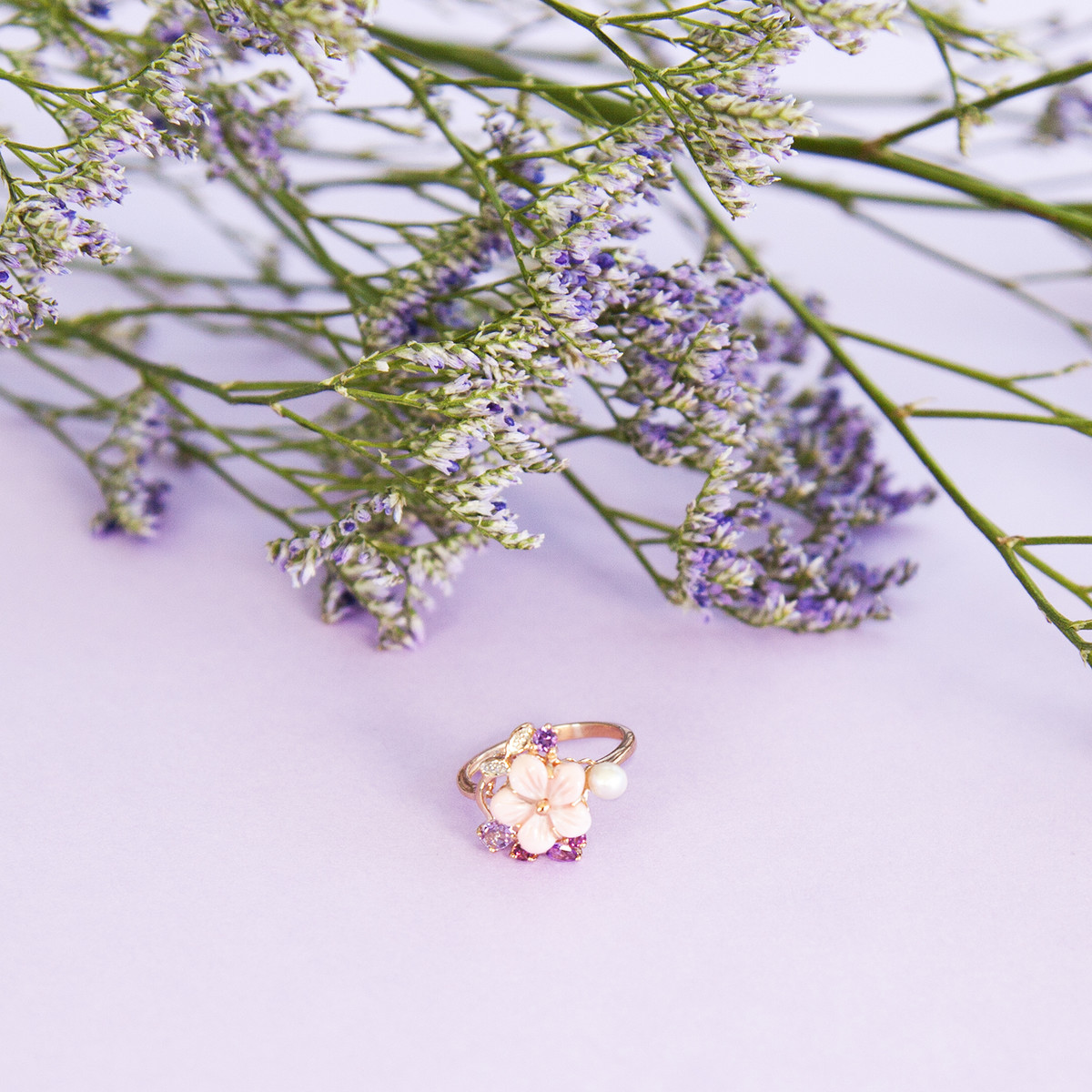 Bague or 375 rose fleur pierres fines diamants perle de culture de Chine et nacre rose