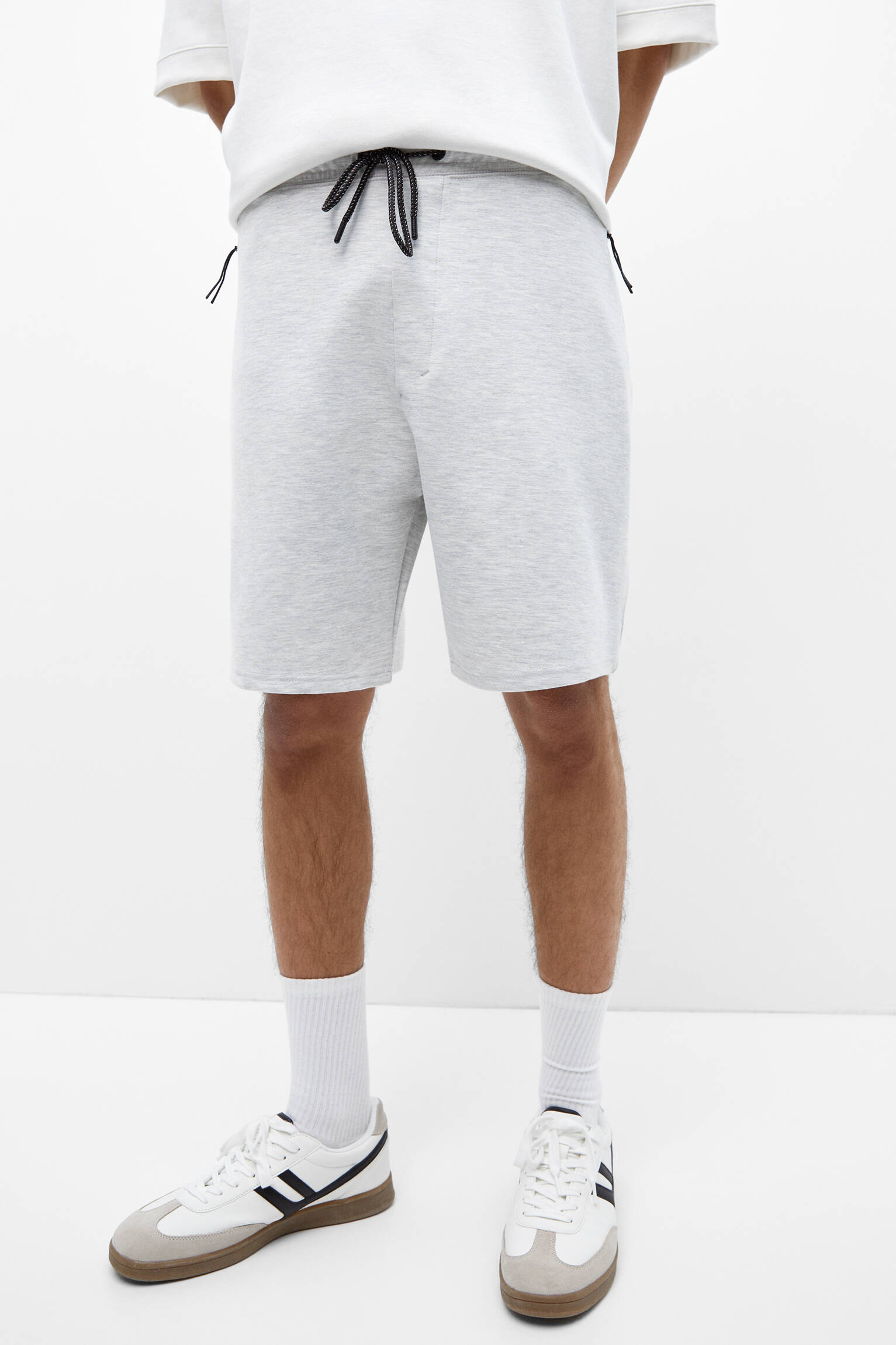 Bermuda Jogging com Bolsos com Zíper - Cinza Claro