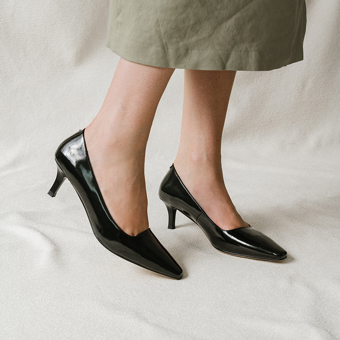 Escarpins à petits talons  en cuir glacé noir