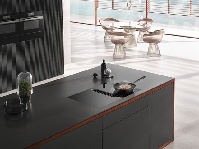 Miele kogeplade med integreret emhætte KMDA 7272 FL-U