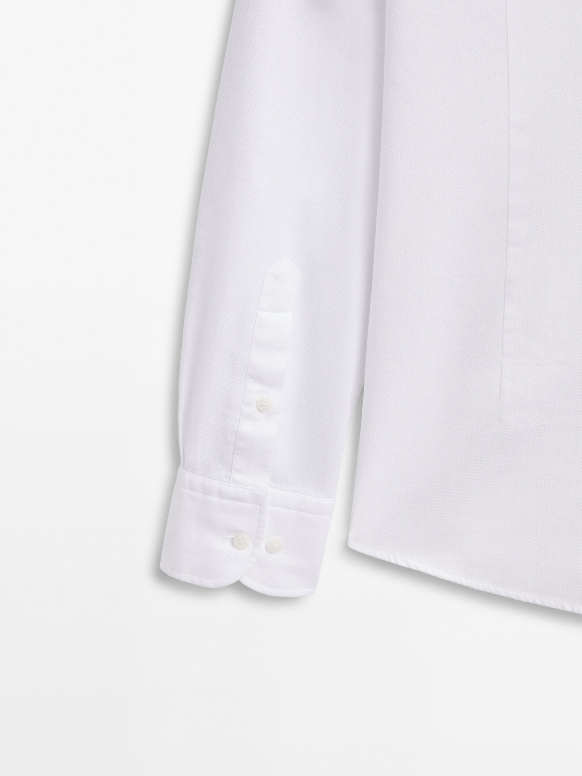 Camisa estruturada de corte slim com torção inglesa - BRANCA