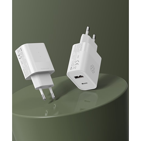 ËSSENTIALS 30W USB-A - USB-C power adapter