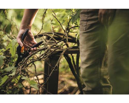 Fiskars SingleStep™ P 26 Bypass tuinschaar, rozenschaar
