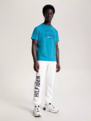 Camiseta com estampa esportiva