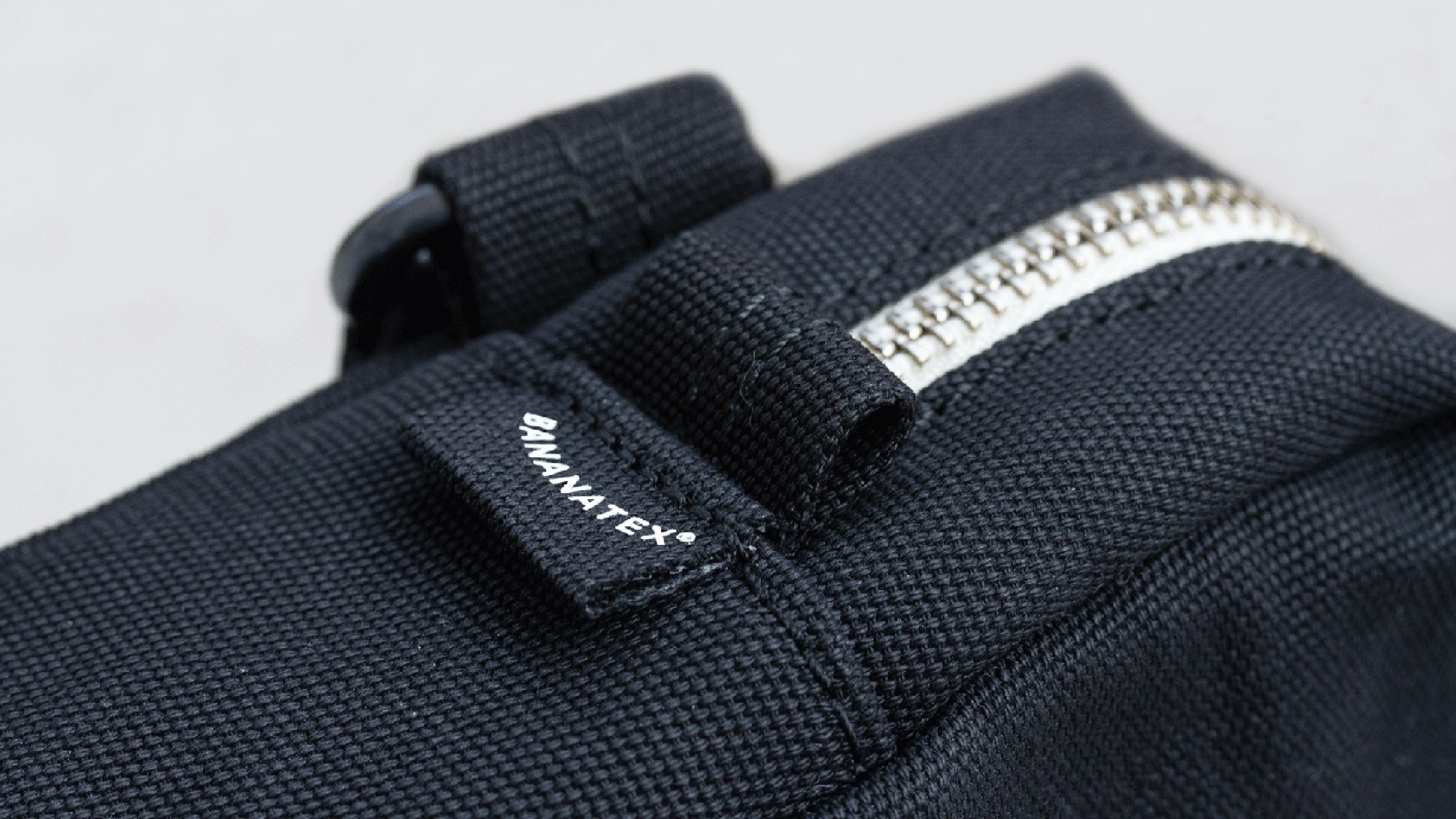 Qwstion Qwstion Bananatex Hip Pouch black online Schweiz