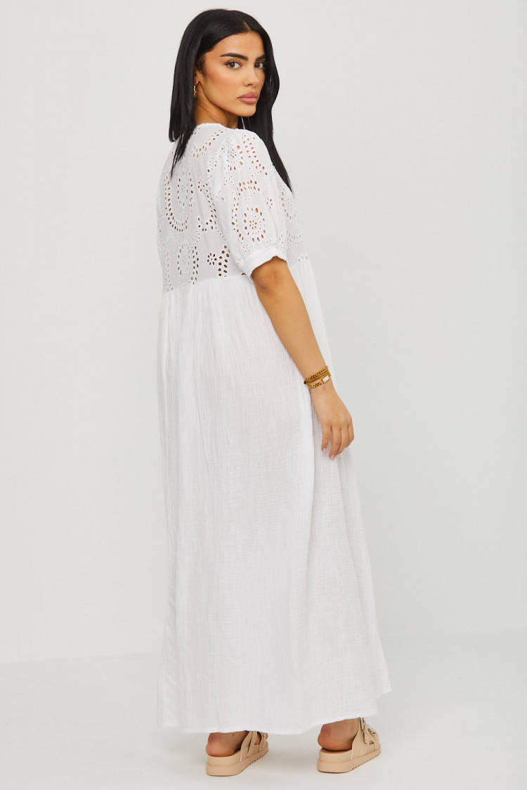 Robe blanche en gaz de coton avec haut en crochet