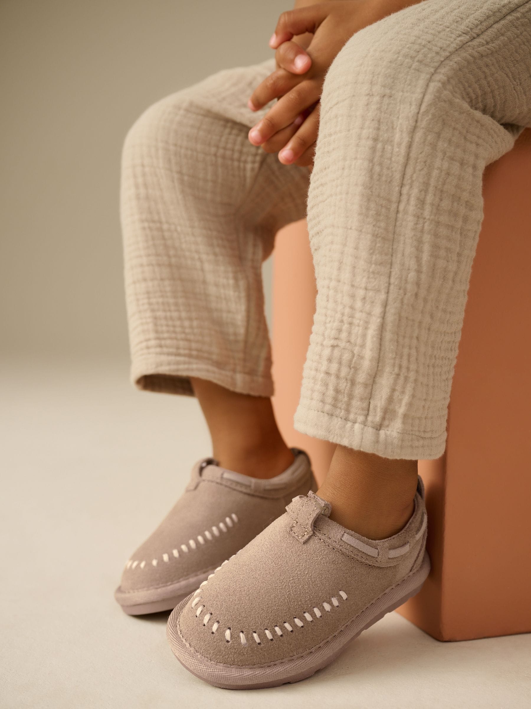 Neutraal - Suede Stitch muiltjes