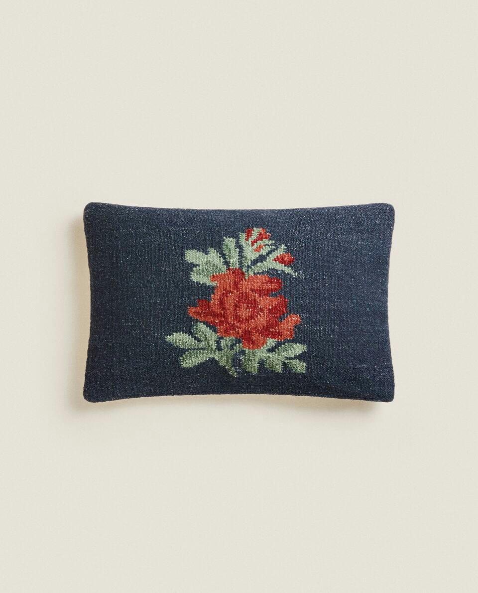 CAPA DE ALMOFADA COM ESTAMPA FLORAL