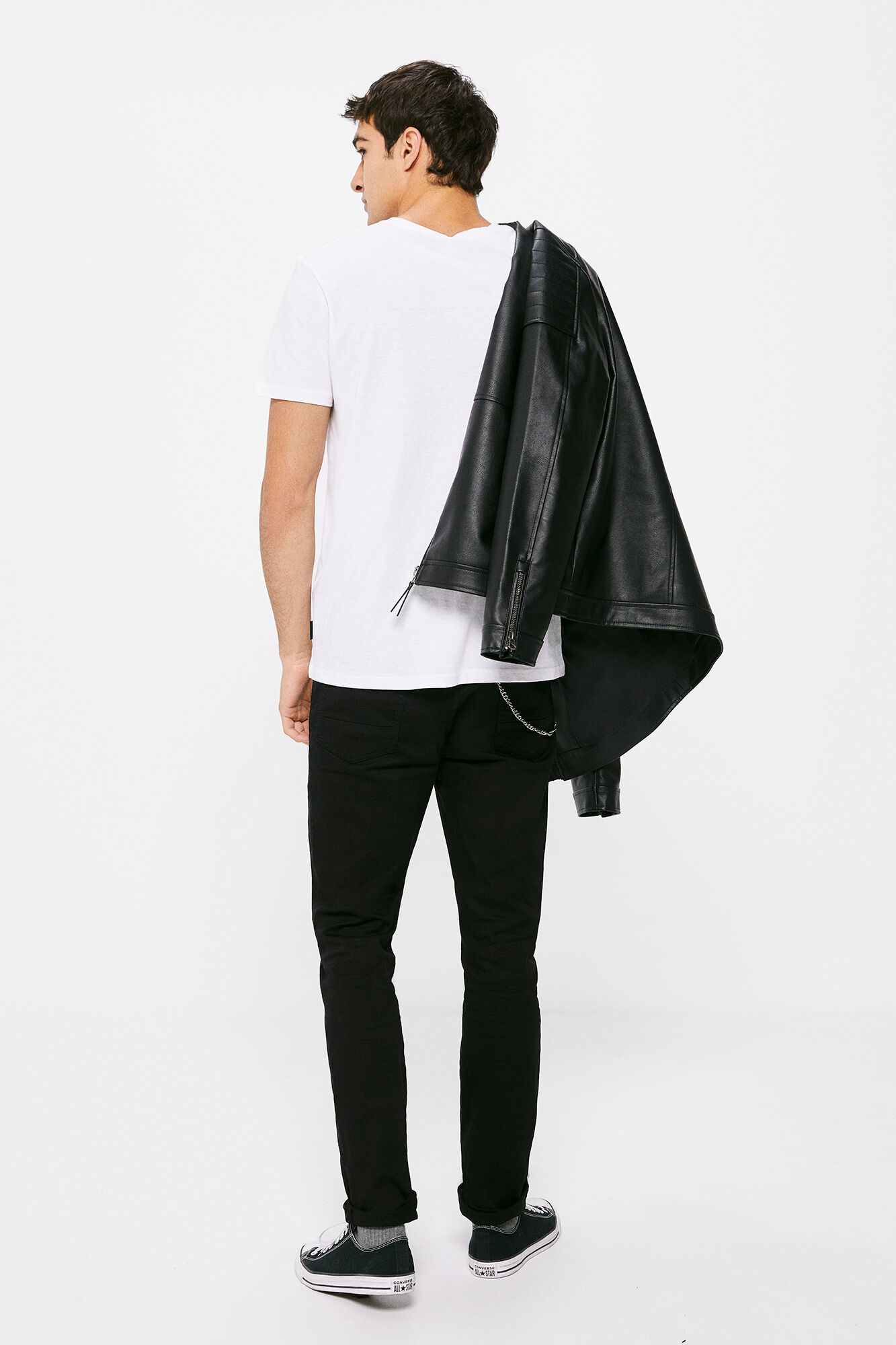 Calça skinny de 5 bolsos com lavagem preta
