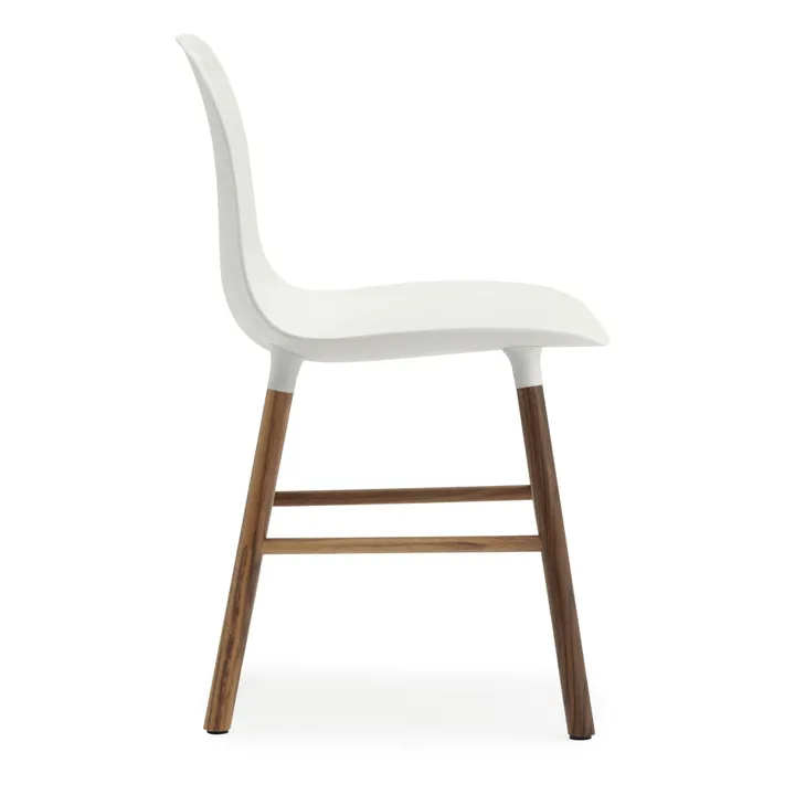 Normann Copenhagen Chaise Form en noyer | Blanc