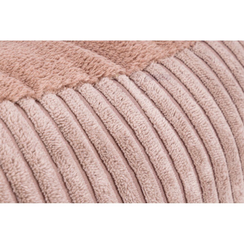 Designed by Lotte Kattenmand Ribbed Roze50 x 50 x 17 cm