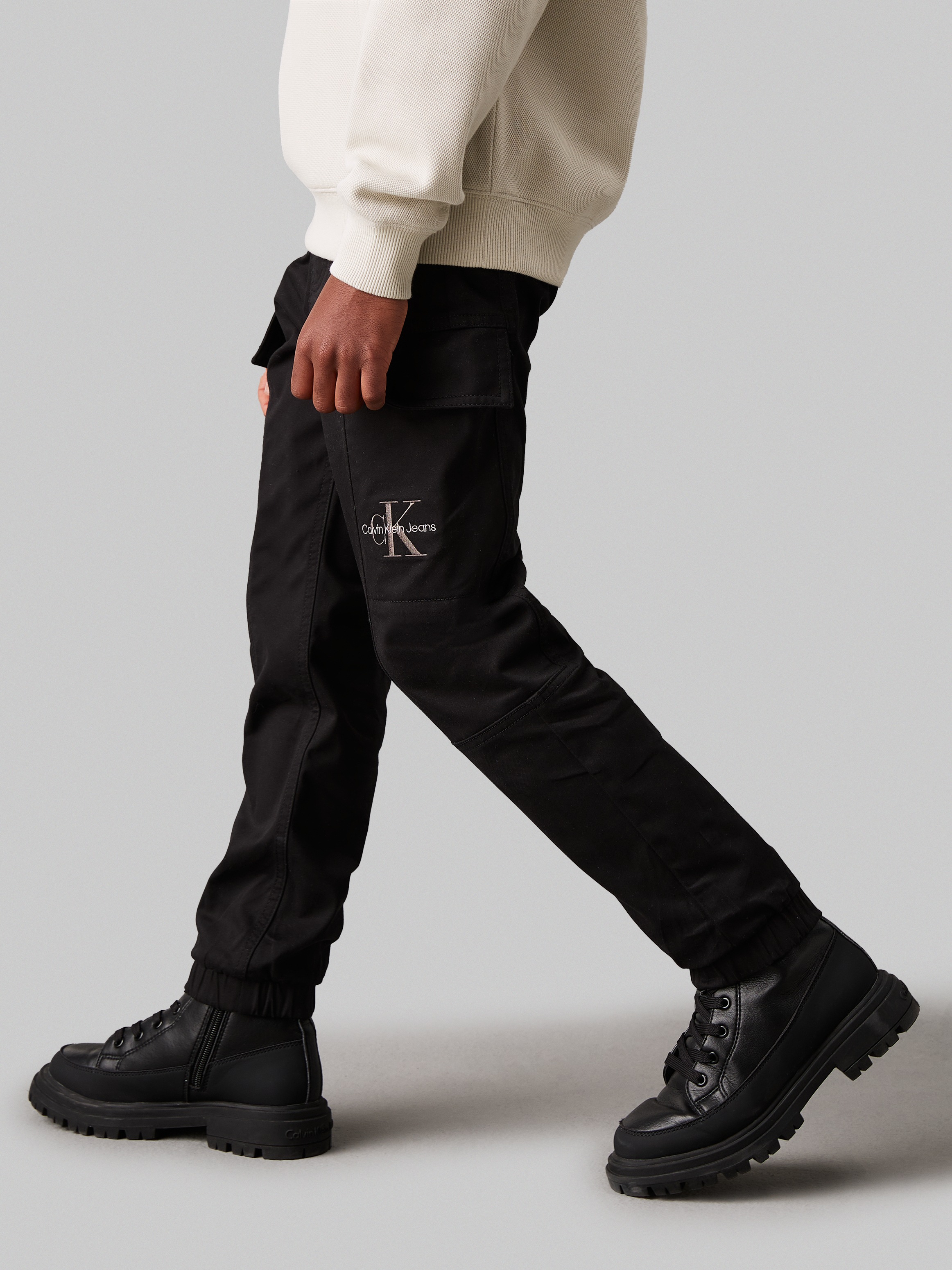 Calvin Klein Jeans Sweathose »ESSENTIAL WOVEN CARGO PANTS«  für Kinder bis 16 Jahre mit Logo-Print