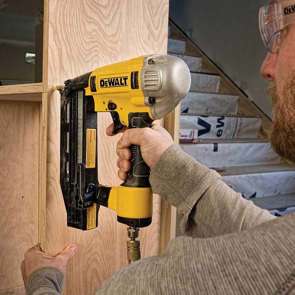 DEWALT 25-64mm Série C 16ga Precision Point Air Nailer Bradder DPN1664PP-XJ