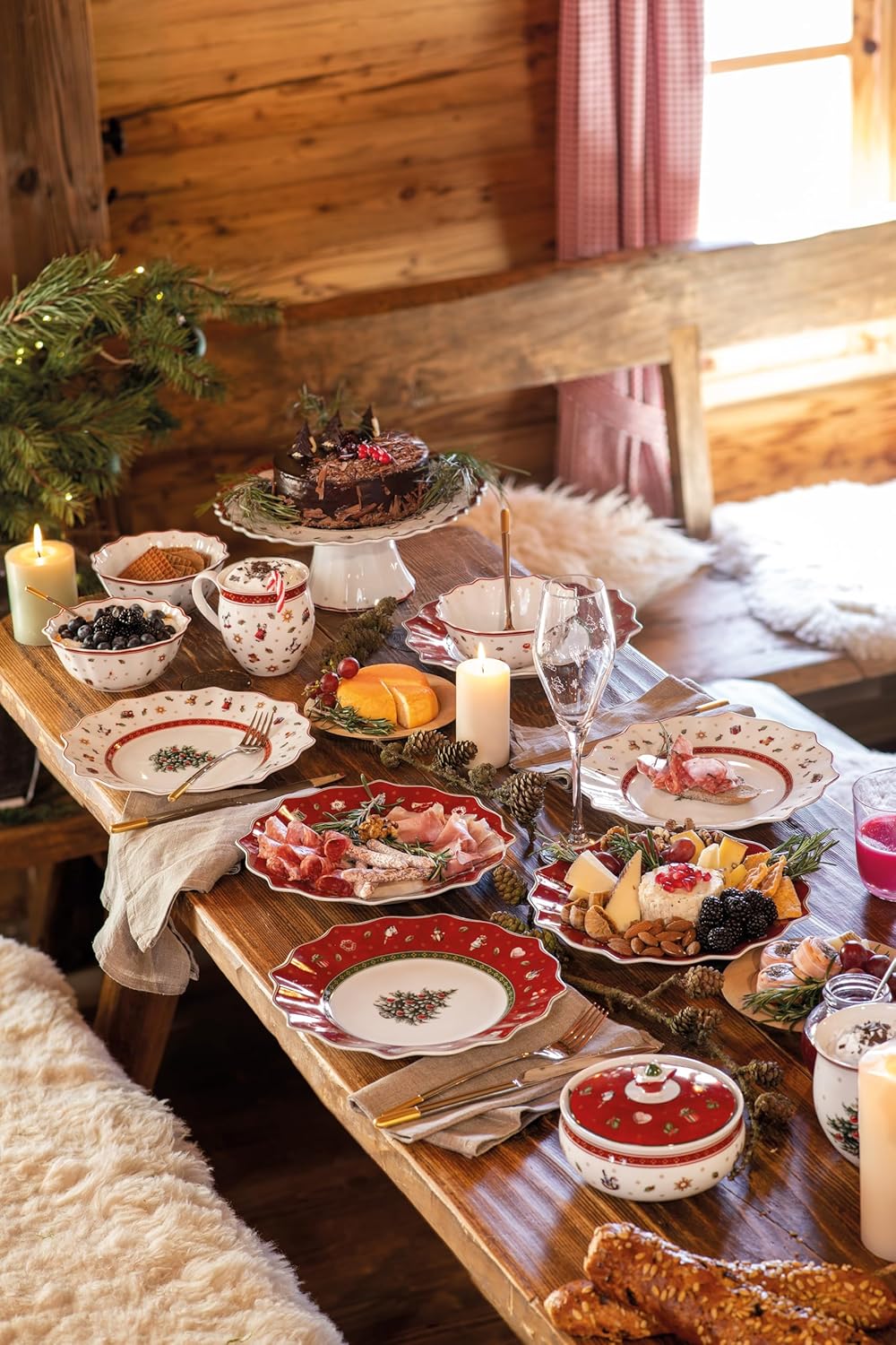 Villeroy & Boch - Toy's Delight Breakfast For Two Frühstücksservice 2 Personen 6 teilig, weiß/rot, Kaffeeservice Weihnachten, Weihnachtliches Geschirr, Weihnachtsgeschirr, Premium Porzellan