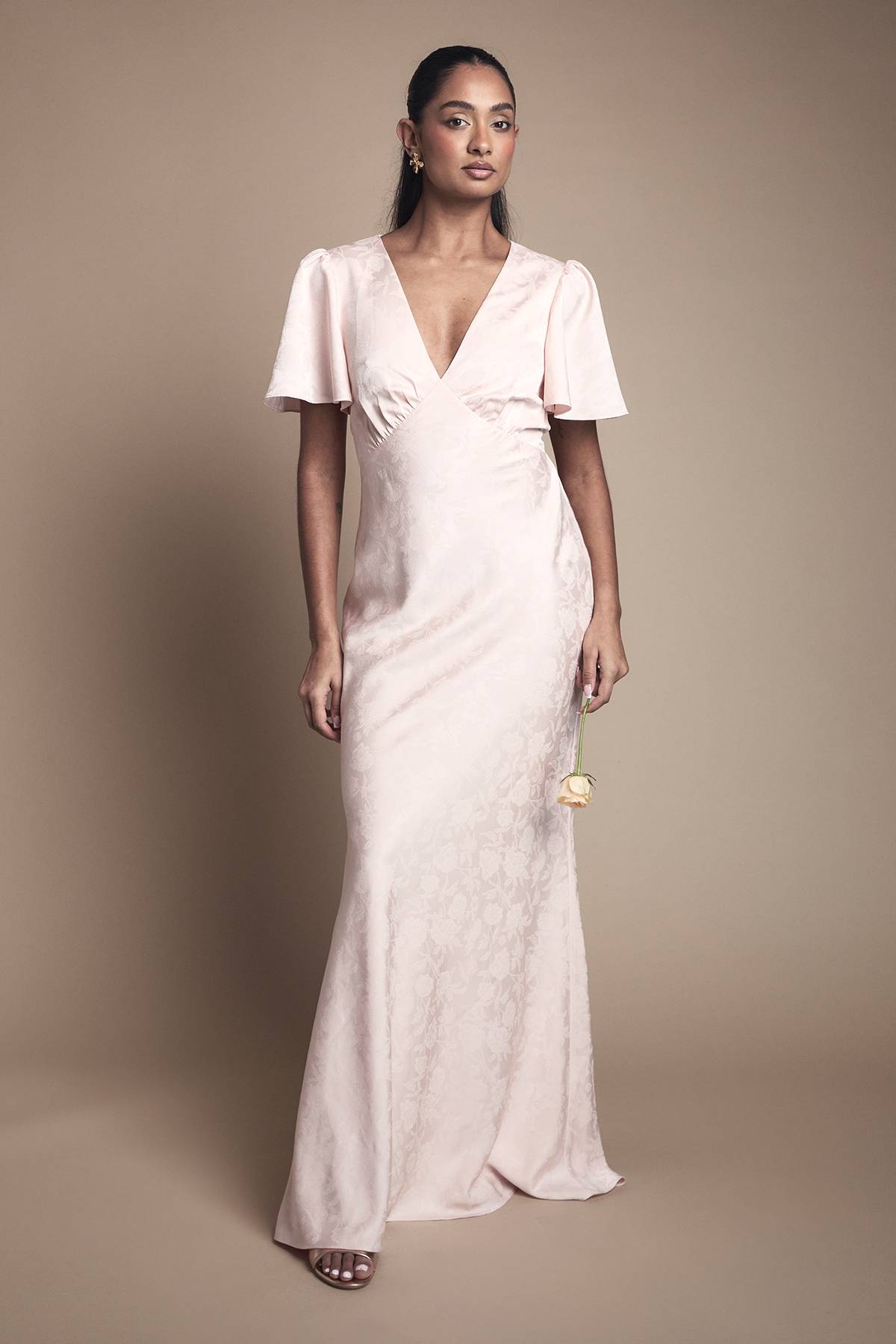 Oasis Robe Longue De Demoiselle D'honneur En Jacquard De Satin À Manches Ange