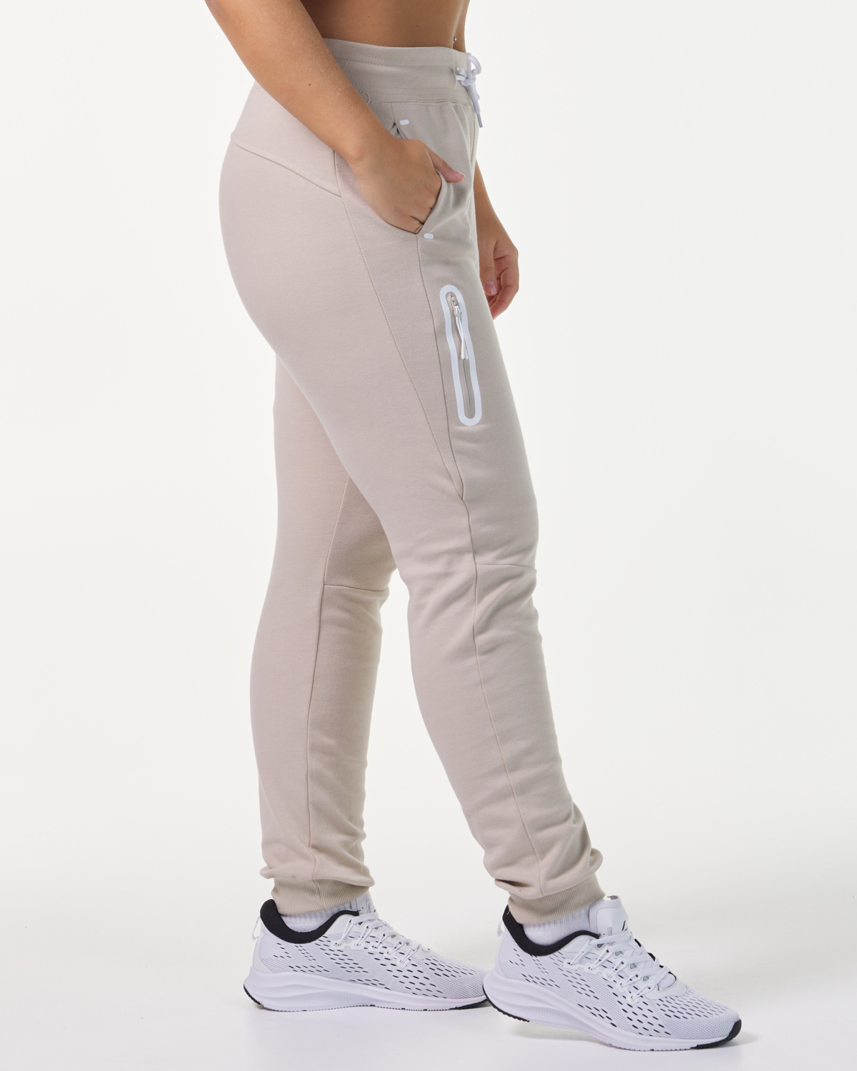 LEVITY Break Tech Pants Beige Feather