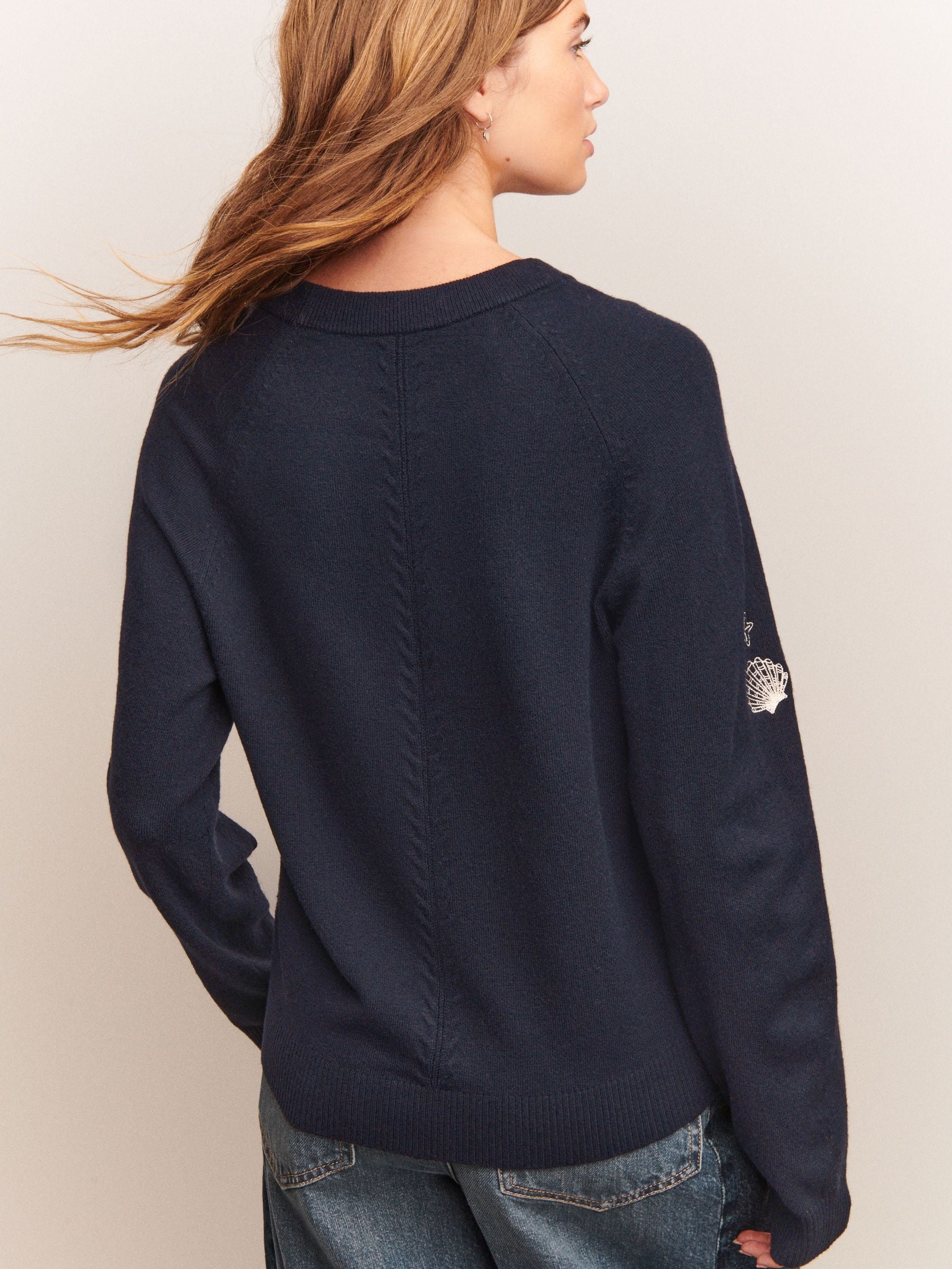 Marineblauw met borduursels - Superzachte trui met ronde hals en lange mouwen