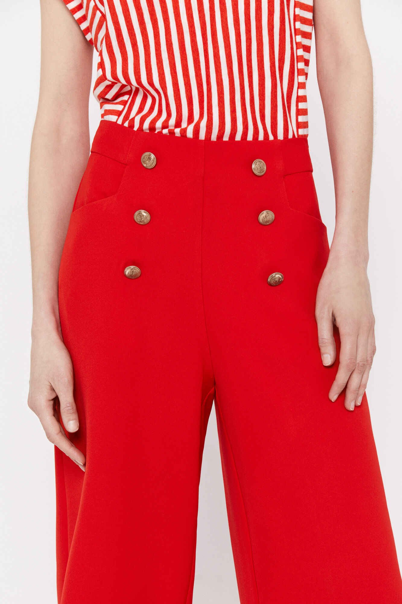 Calça cropped com botões frontais - Vermelha