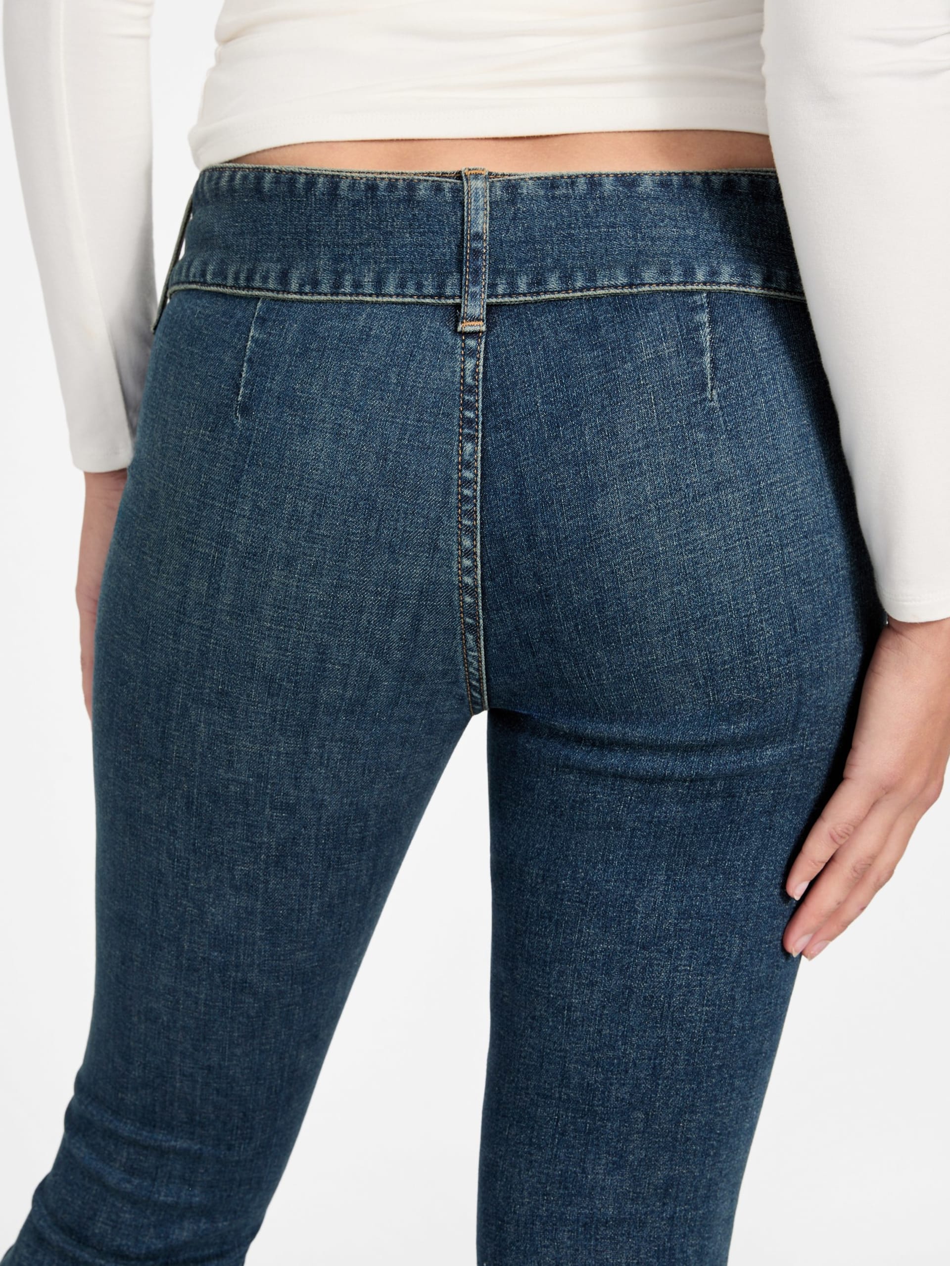Calça jeans flare com cinto Eco Franki