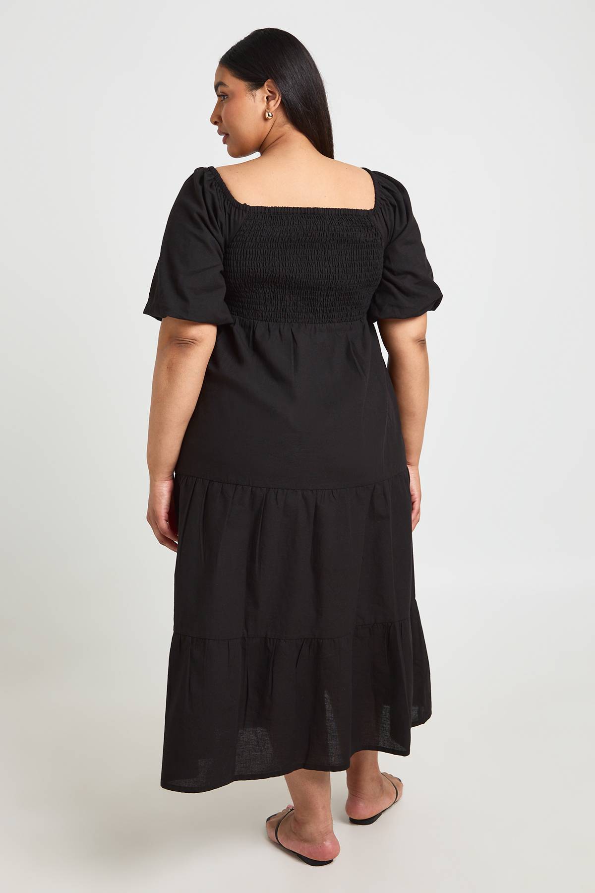 boohoo Robe Midaxi Grande Taille À Volants Étagés Et Manches Volumineuses Effet Lin