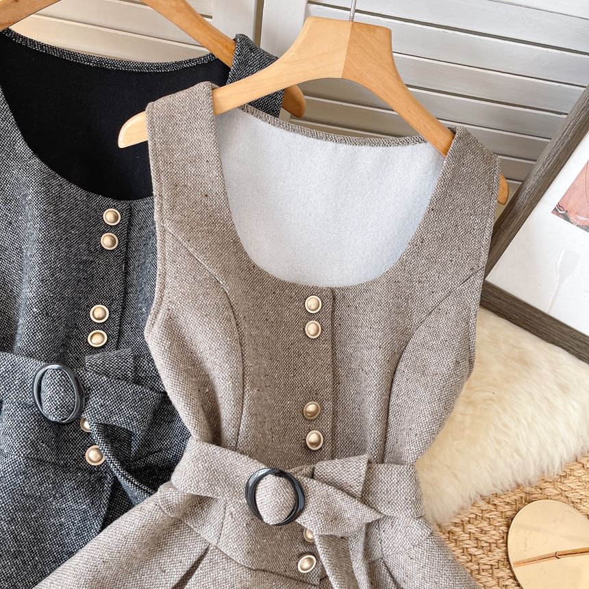 Lucuna - Peplum-vest met ronde hals en knoopjes