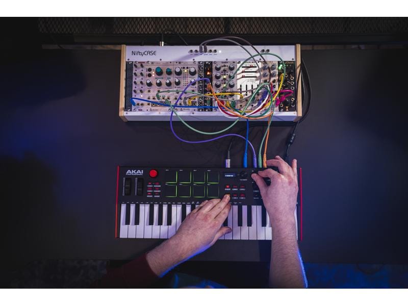 Akai Keyboard Controller MPK Mini Plus Controller für volle, kreative Kontrolle