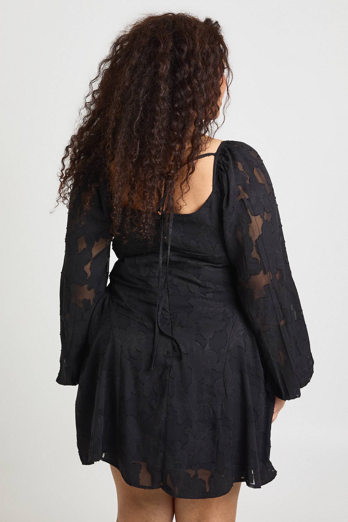 boohoo Robe Patineuse Grande Taille en Mousseline Dévorée Style Laitière