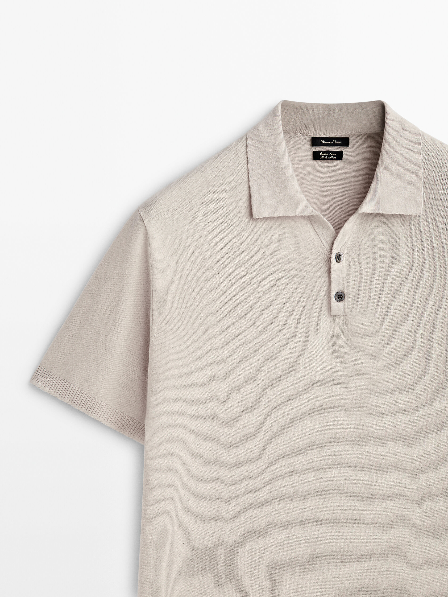 Camisa polo com decote em V e botões - Bege