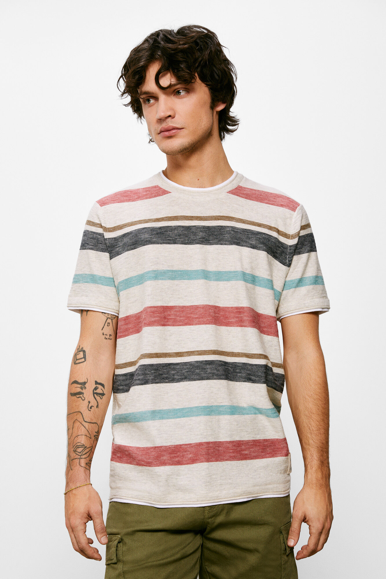 Camiseta de malha com listras multicoloridas - cinza claro