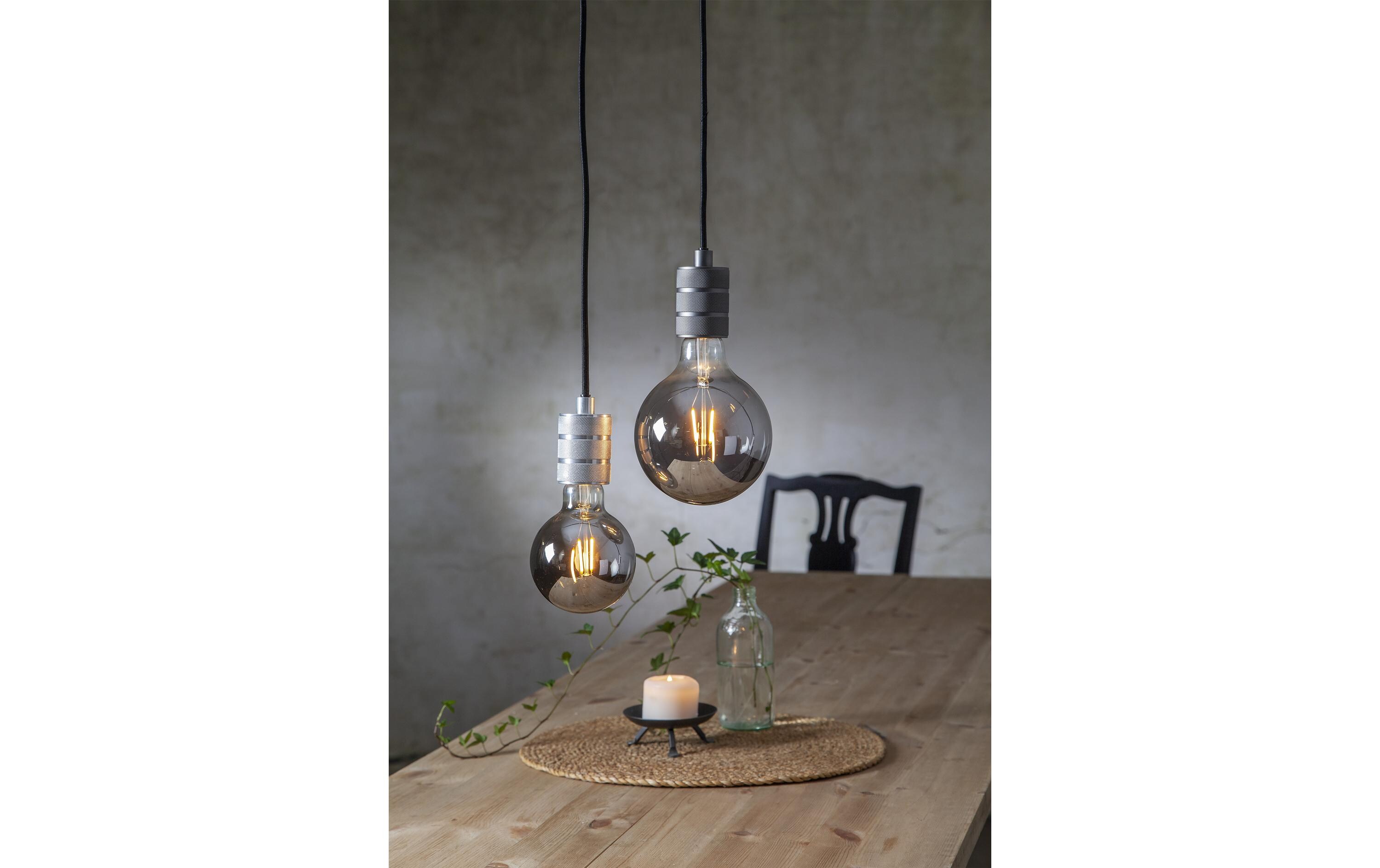 Lampe Plain Smoke G95 1.8 W (13 W) E27 WarmweissFilamentleuchtmittel in Globeform mit geschwärztem Glas