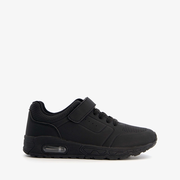 Blue Box jongens sneakers zwart met airzool