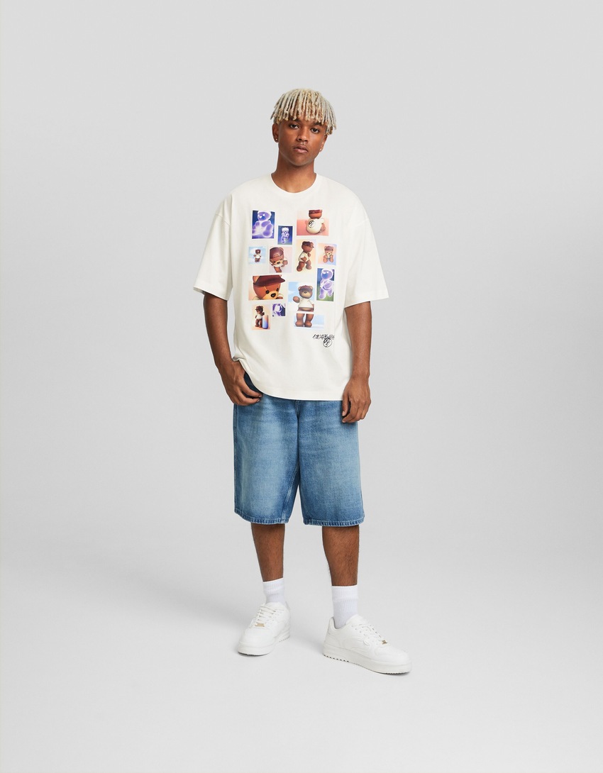 Camiseta de manga curta extra folgada com estampa.