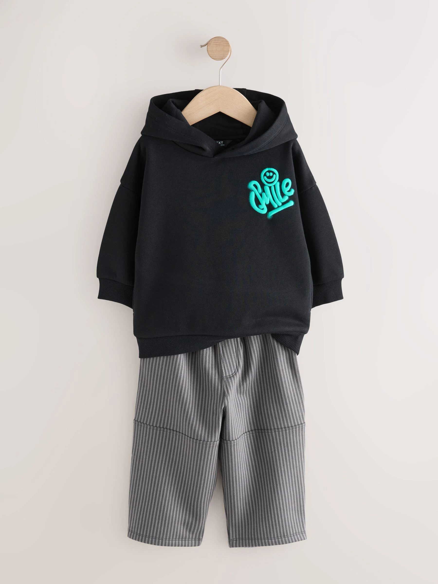 Zwart en grijs bedrukt - Set met hoodie en timmermansjoggingbroek (3 mnd - 7 jr)