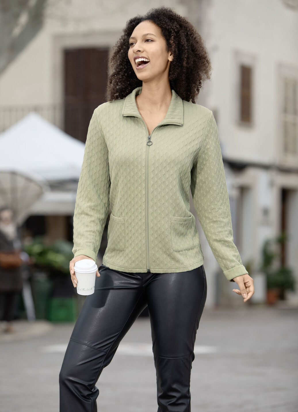 Blusenjacke mit aufgesetzten Taschen