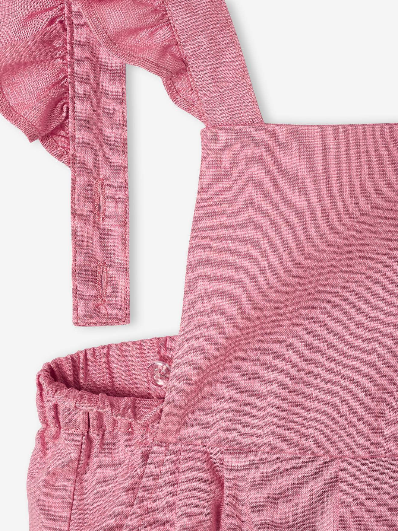 Jardineira infantil rosa em linho e algodão com babado.