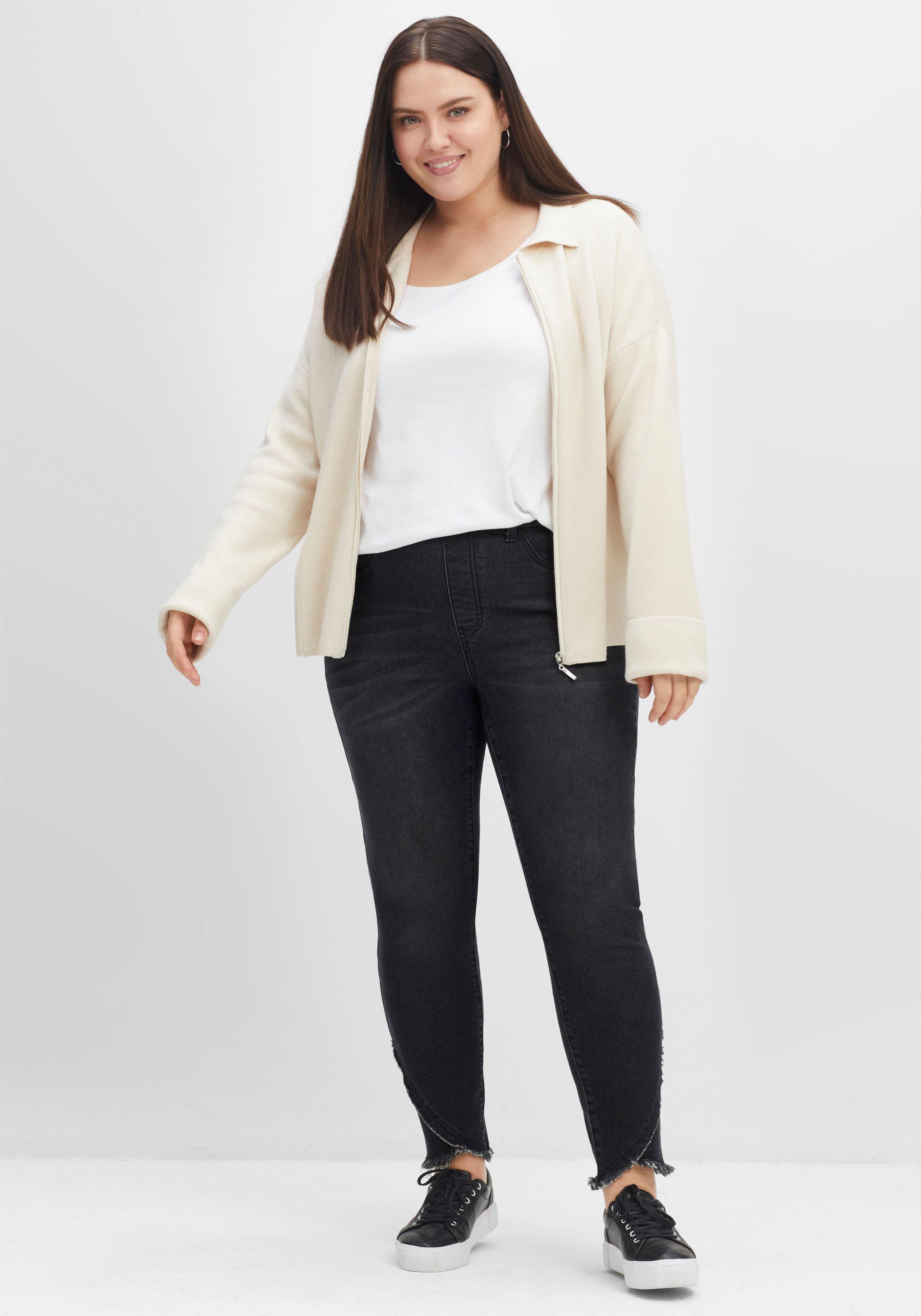 Schmale Jeans mit Gummibund und Fransensaum