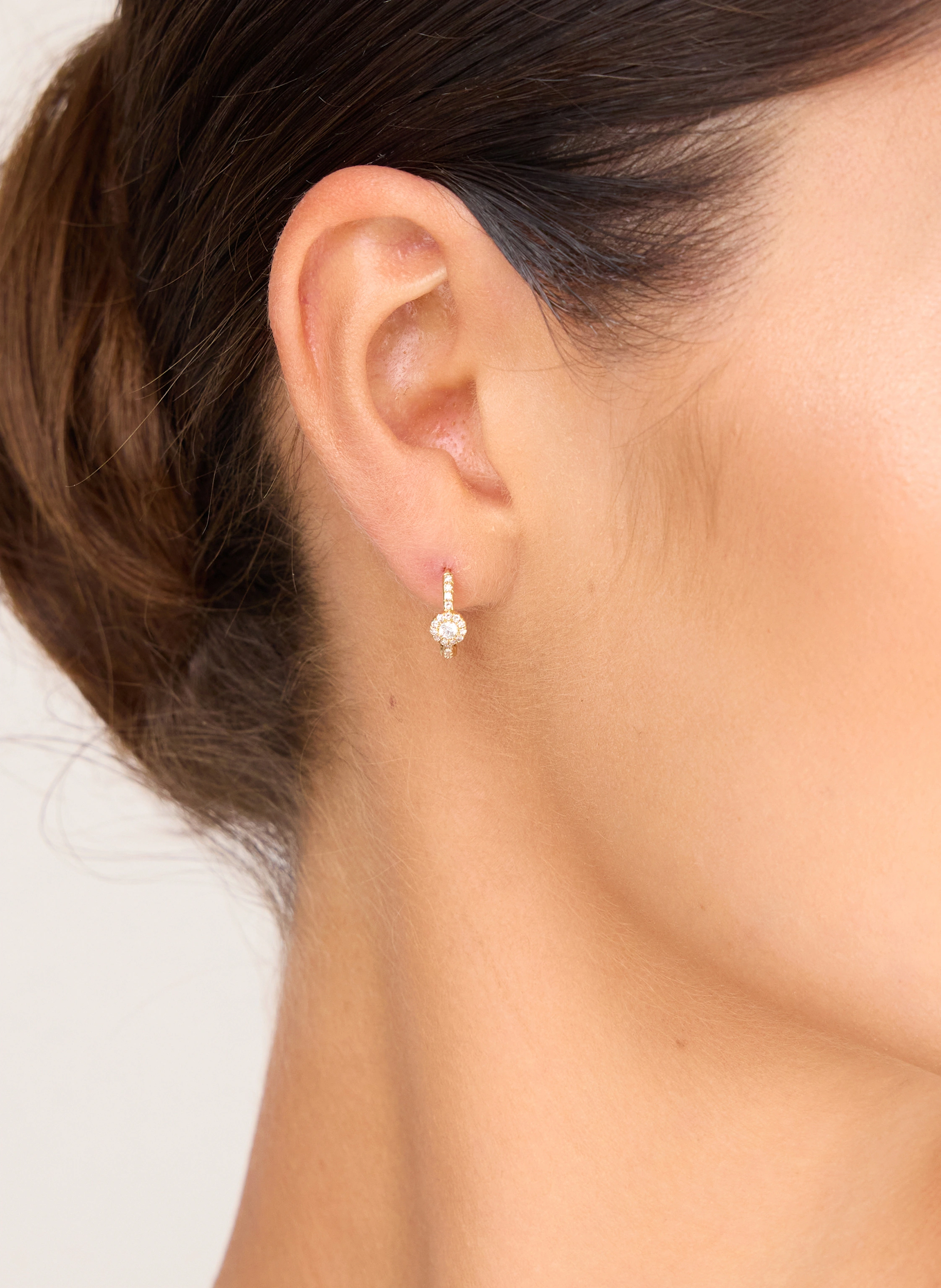 Leaf Creolen PAVE II aus 14 Karat Gelbgold mit Diamanten