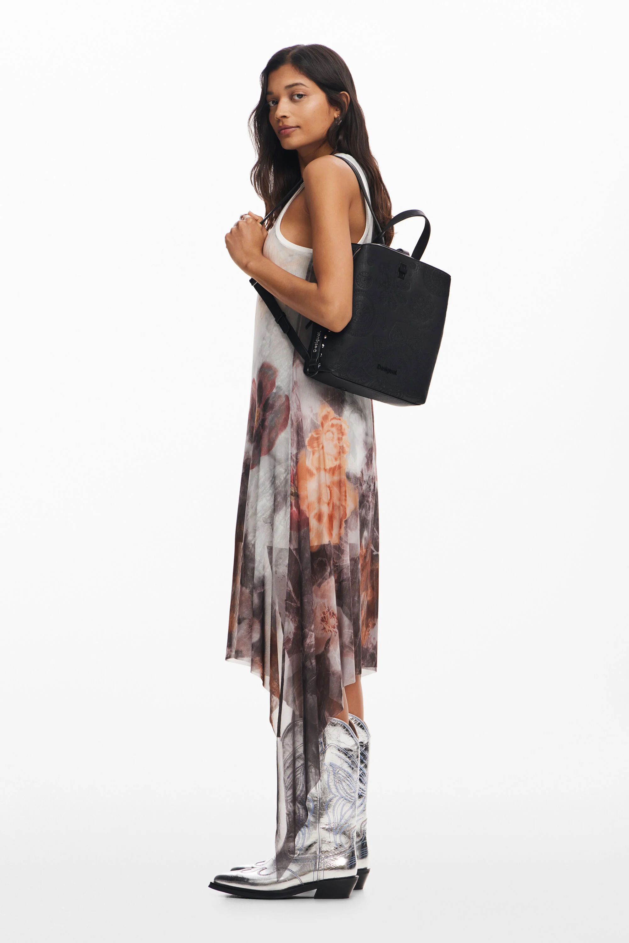 Mochila bordada com flores