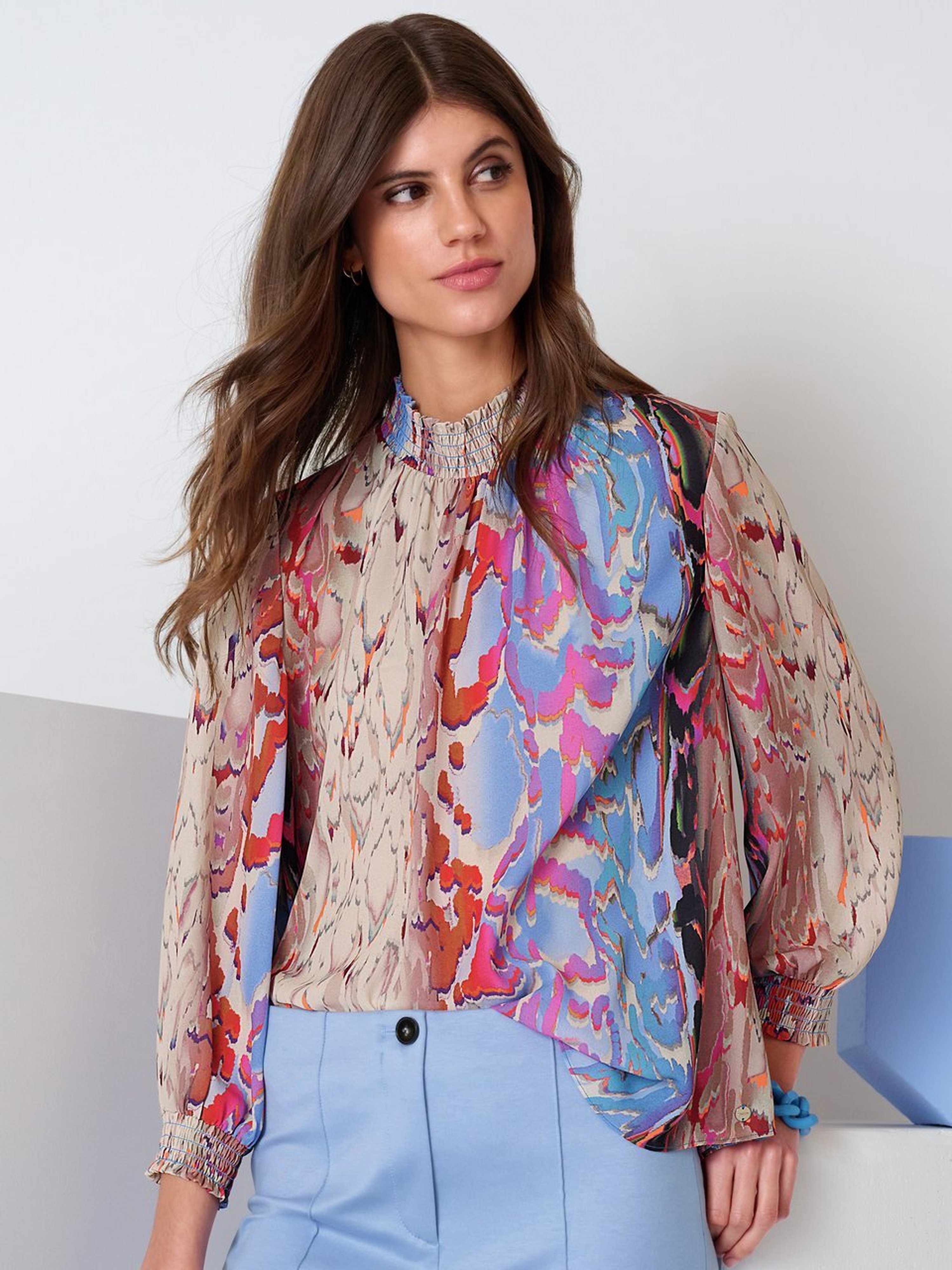 Bluse mit Stehkragen