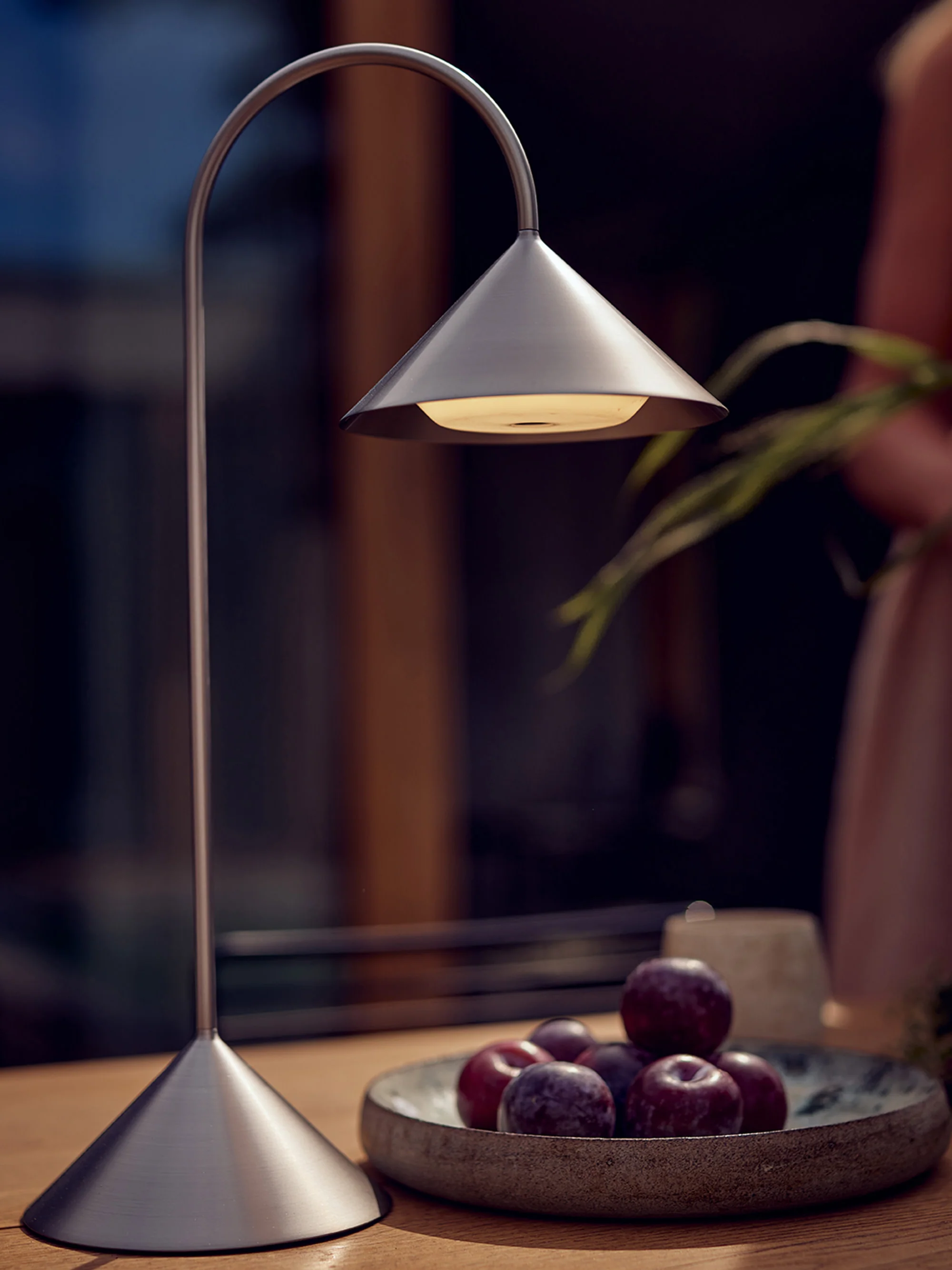 Draagbare outdoor LED-tafellamp Grasp, dimbaar