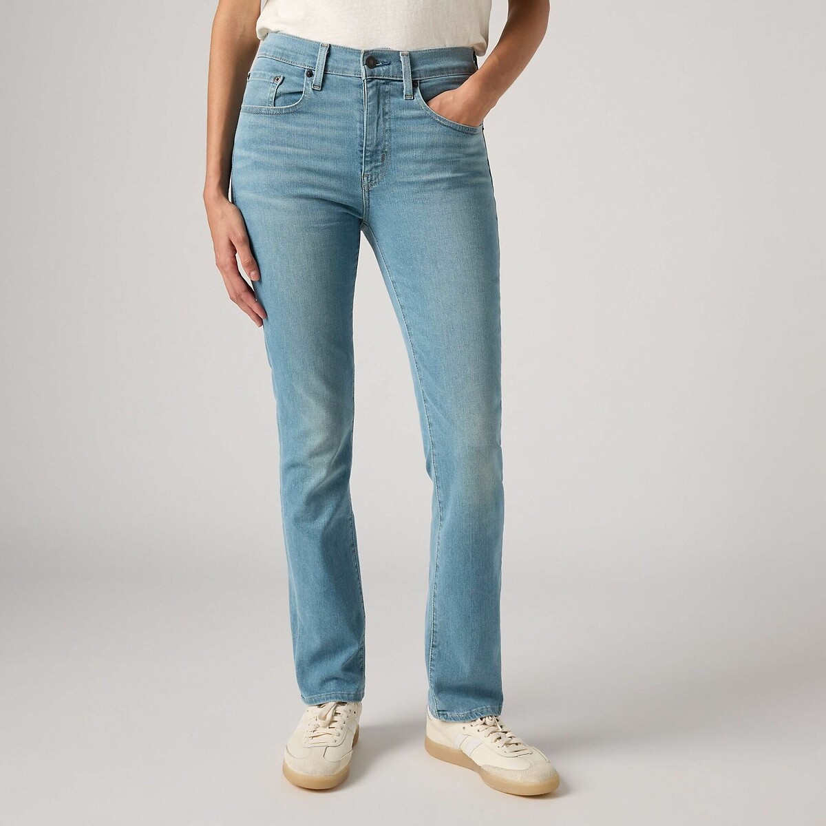 Calça jeans Levi's 724 de cintura alta e corte reto.
