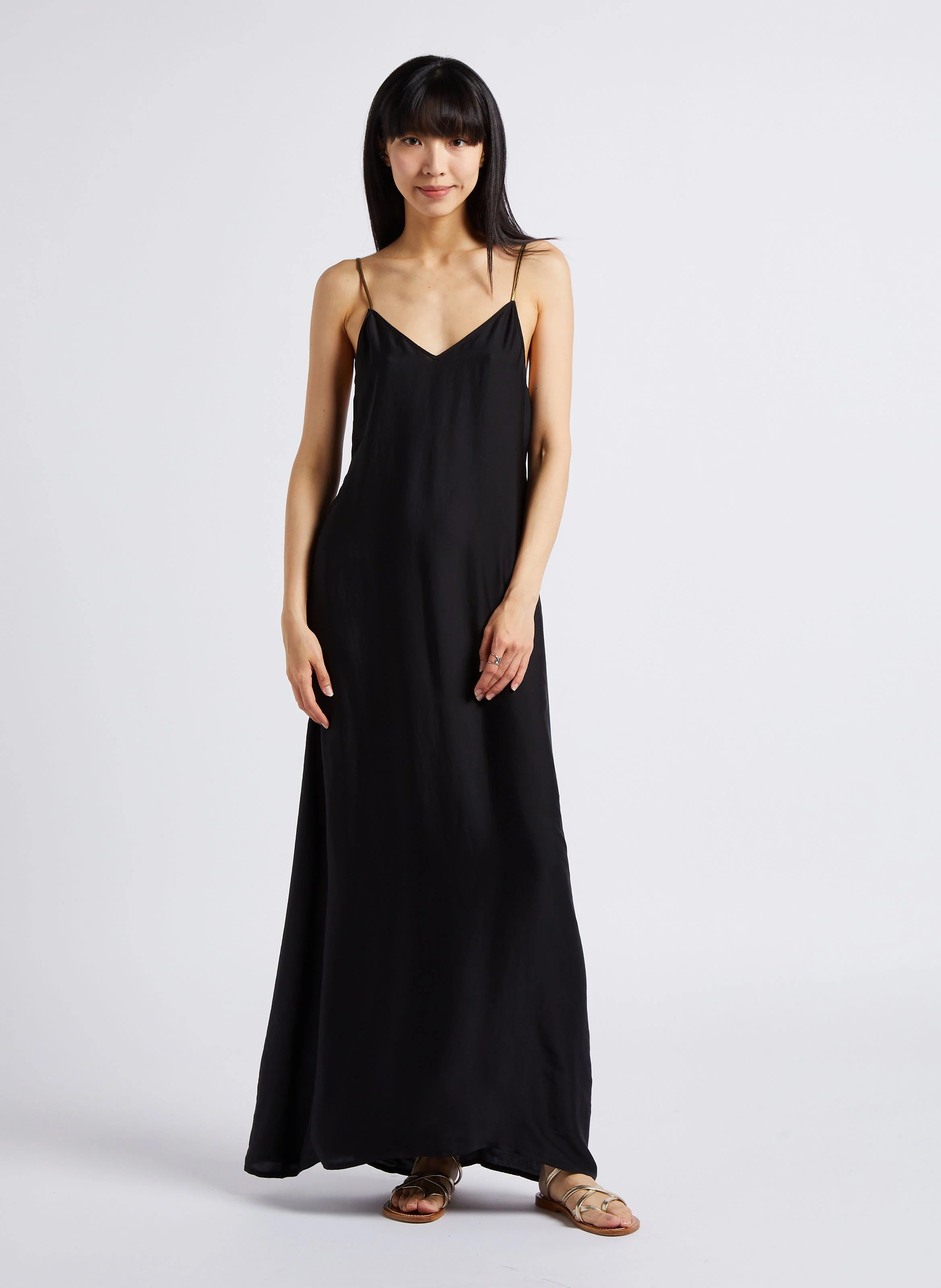 DINA - Robe de plage longue encolure V satnée | Noir