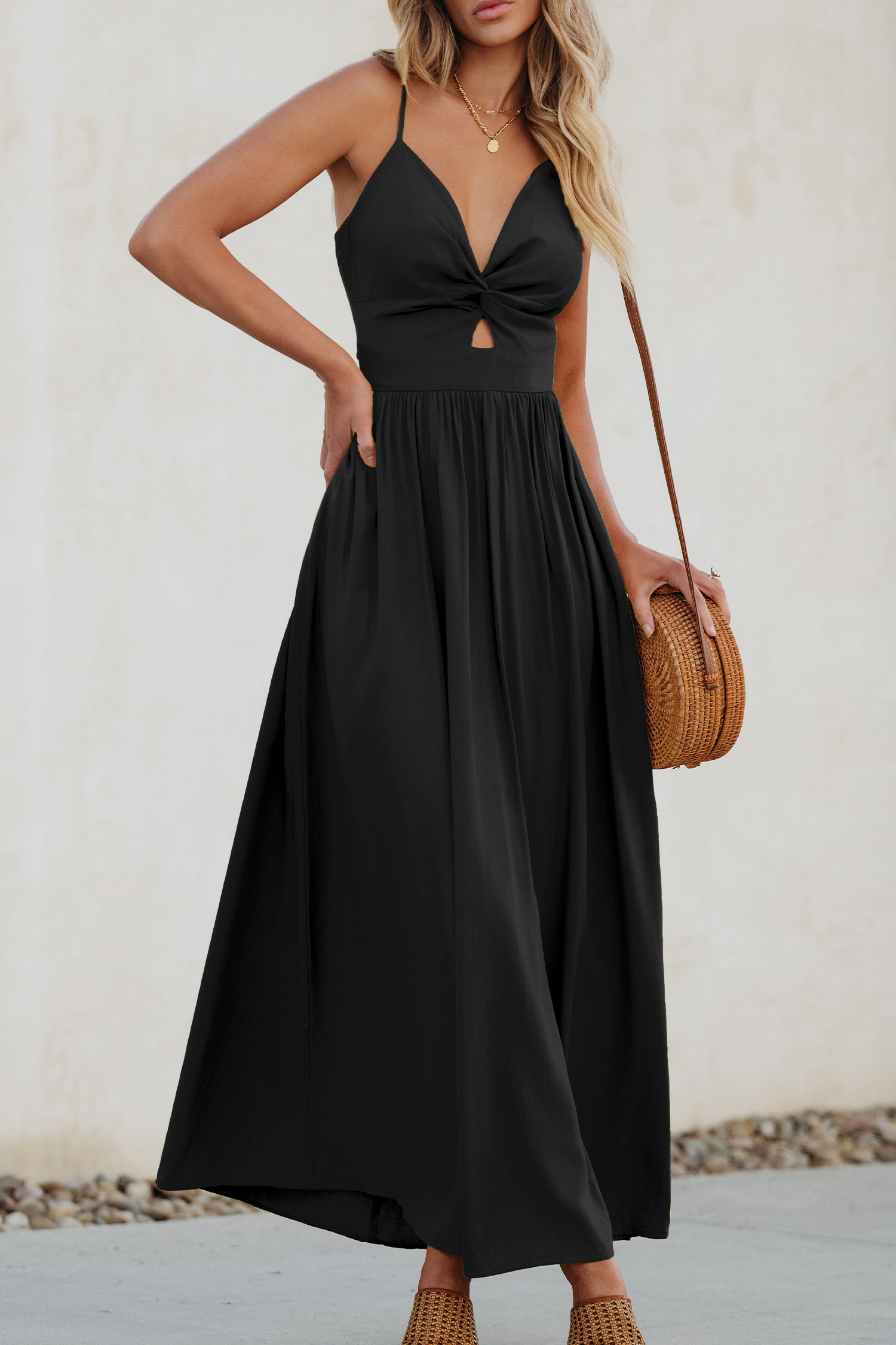 Robe maxi torsadée sur le devant avec trou de serrure noire