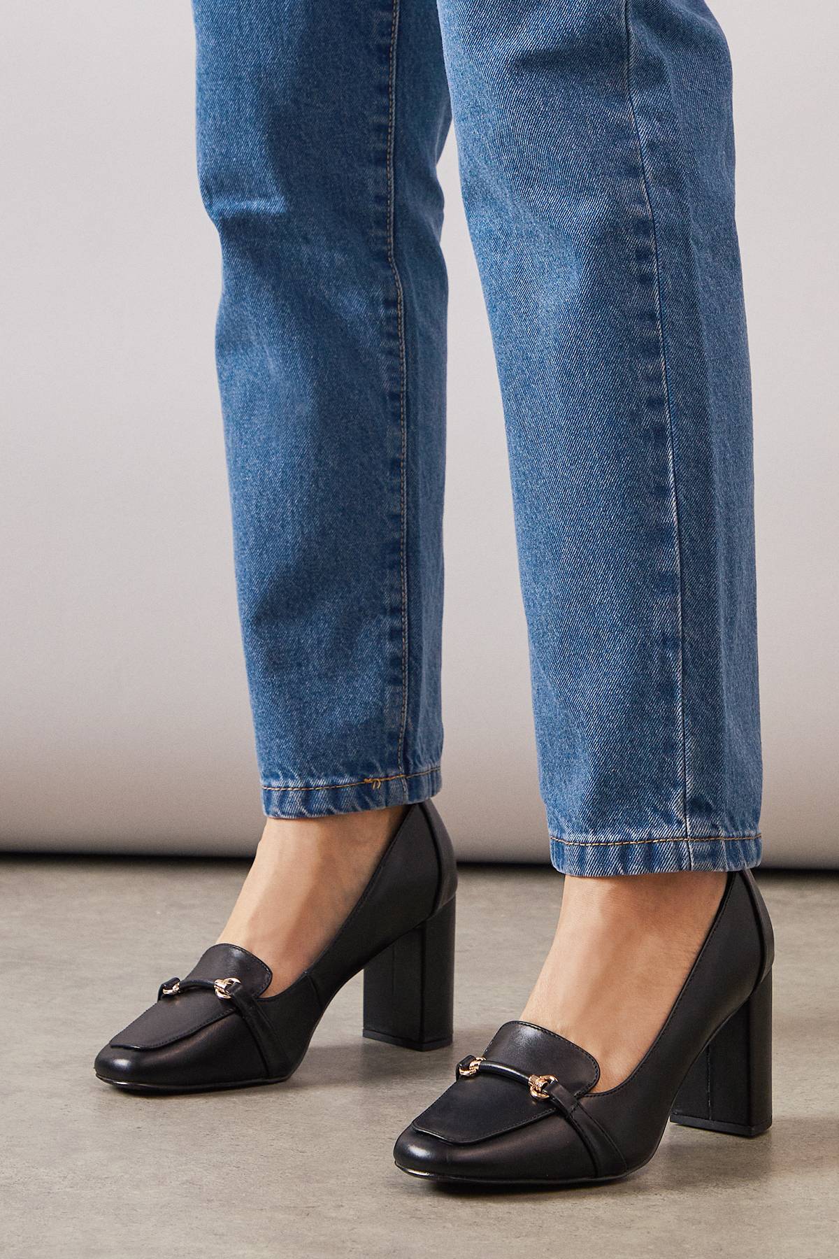 Wallis Mocassins à Talons Bloc Hauts en synthétiquecuir Coupe Large Lucky