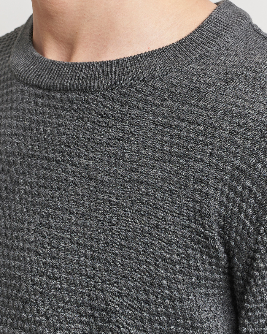 KnowledgeCotton Apparel Vagn Bubble Knit Cotton Crew Neck Dark Grey Melange