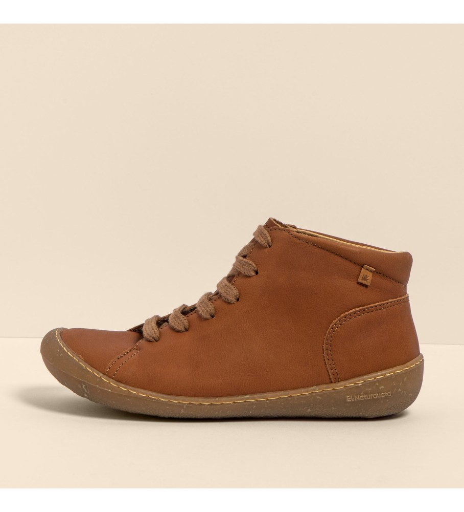 Botas de cano curto The Naturalist em couro napa encerado marrom N5773