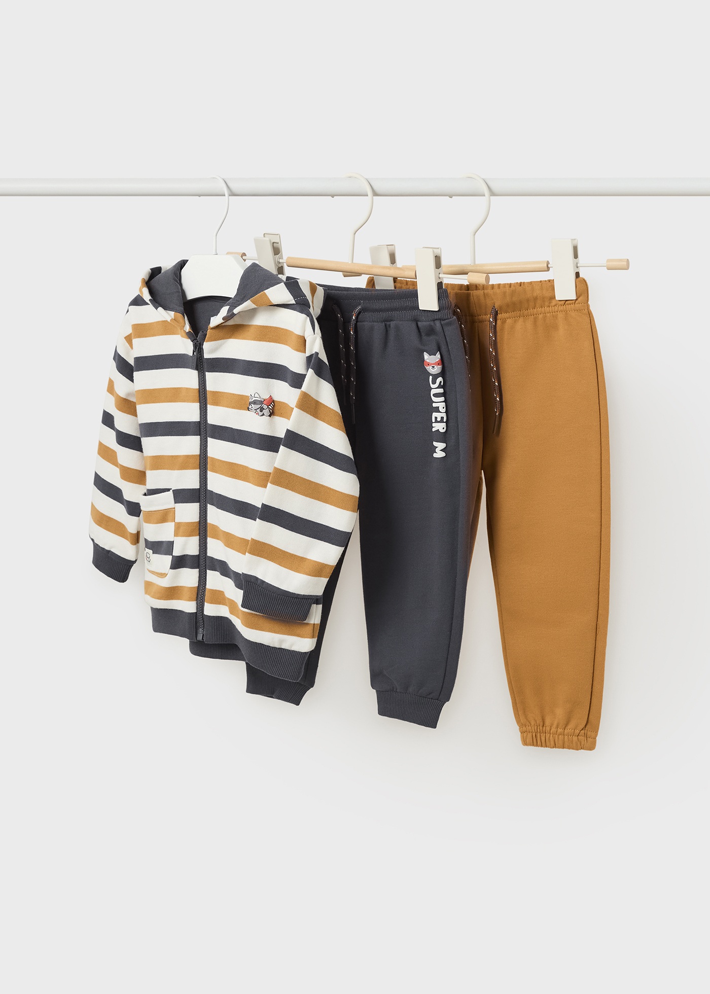 Conjunto de moletom listrado de 3 peças para bebê